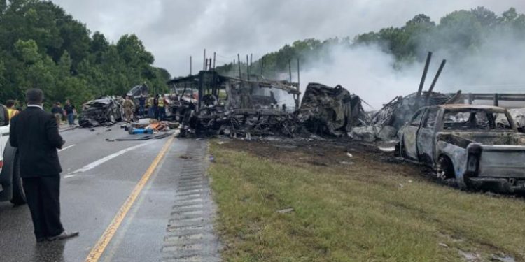Zece morți, între care 9 copii, într-un groaznic accident în lanț petrecut în Alabama din cauza vremii