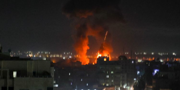 Lovituri israeliene în Gaza, ca răspuns la baloanele incendiare lansate de Hamas