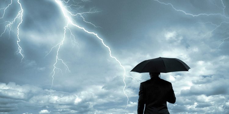 Синоптики предупреждают о сильных ливнях и грозах