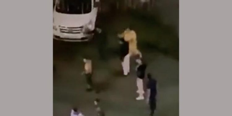 В Подмосковье мигранты устроили массовую драку со стрельбой и попали на видео