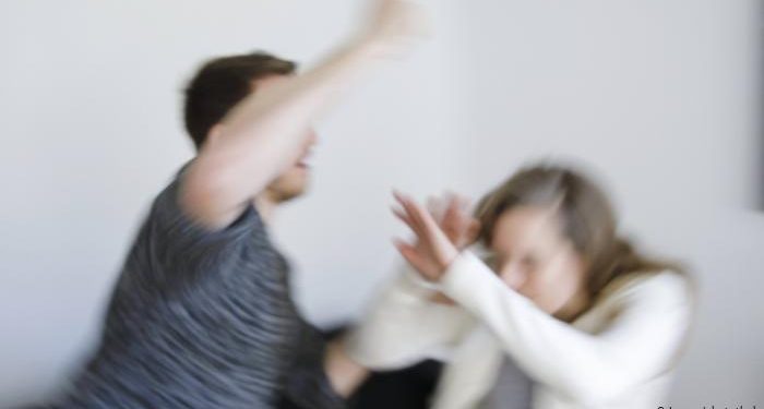 Сообщения о насилии в семье за последние три месяца выросли на 25% | VIDEO