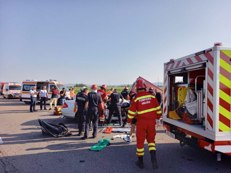 România: 7 morți, între care 2 copii, într-un accident grav. A fost activat planul roșu de intervenție | FOTO
