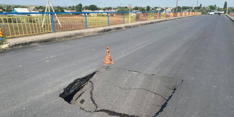 В Бессарабке разрушился мост, соединяющий две части города