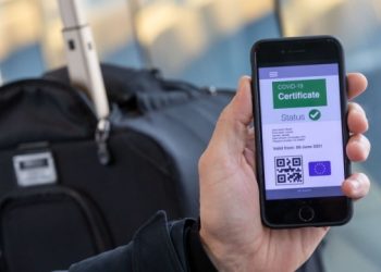 Цифровые сертификаты о вакцинации против COVID доступны, но путешествовать с ними в страны ЕС граждане РМ не могут