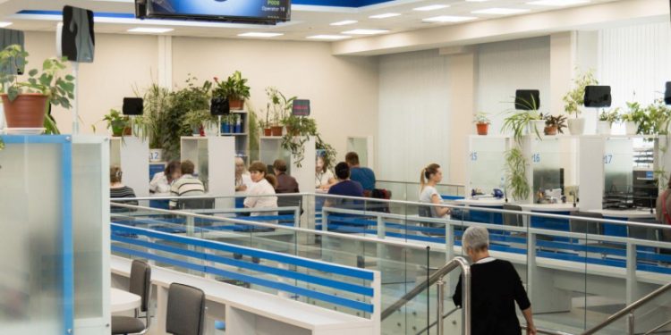 С сегодняшнего дня изменились тарифы на ряд госуслуг