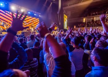 В Нидерландах почти 200 человек заразились COVID-19 на вечеринке