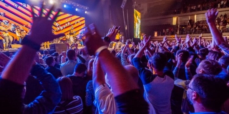 В Нидерландах почти 200 человек заразились COVID-19 на вечеринке