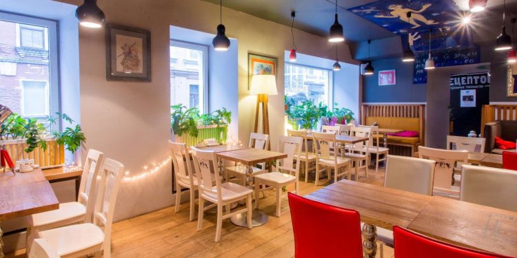 В Москве начали массово закрываться рестораны и кафе