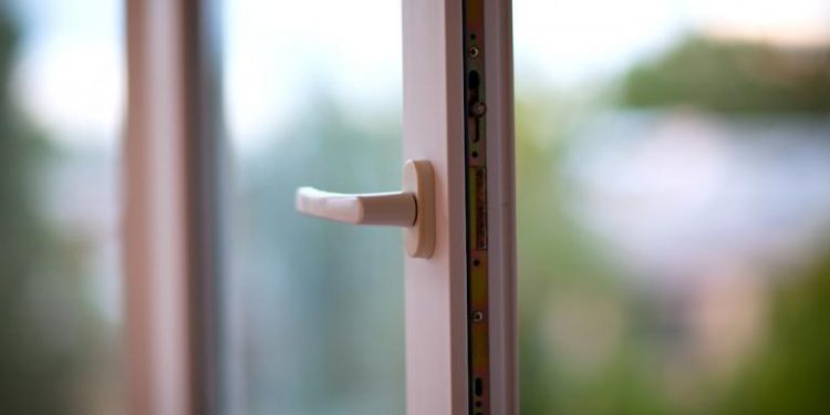 В Москве украинец выбросил сожительницу из окна и прыгнул следом