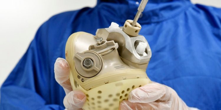 Компания Carmat продала первое искусственное сердце