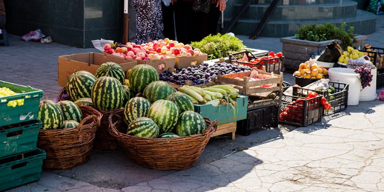În ajutor producătorilor locali, care nu au unde-și vinde roada: Ceban cere pretorilor să le permită să organizeze tarabe în stradă