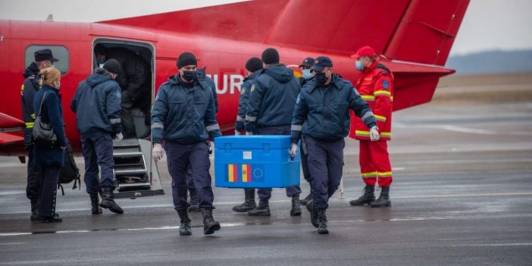 Săptămâna aceasta România va dona Moldovei un nou lot de 100 000 de doze de vaccin Pfizer