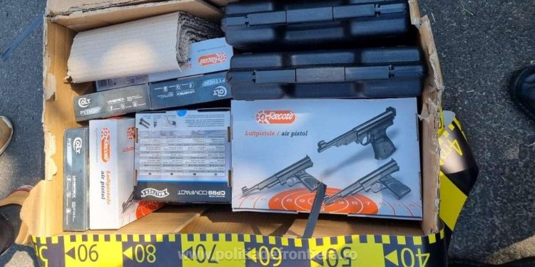 Un moldovean ar fi încercat să treacă granița română cu 26 de pistoale fără acte