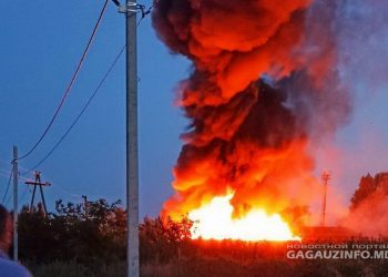 Incendiu devastator în sudul țării. O clădire cu două magazine, mistuită de flăcări. Unul din punctele comerciale trebuia să fie inaugurat astăzi | VIDEO