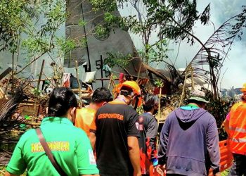 Число погибших при крушении филиппинского самолета выросло до 45