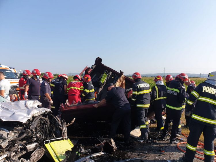 România: 7 morți, între care 2 copii, într-un accident grav. A fost activat planul roșu de intervenție | FOTO
