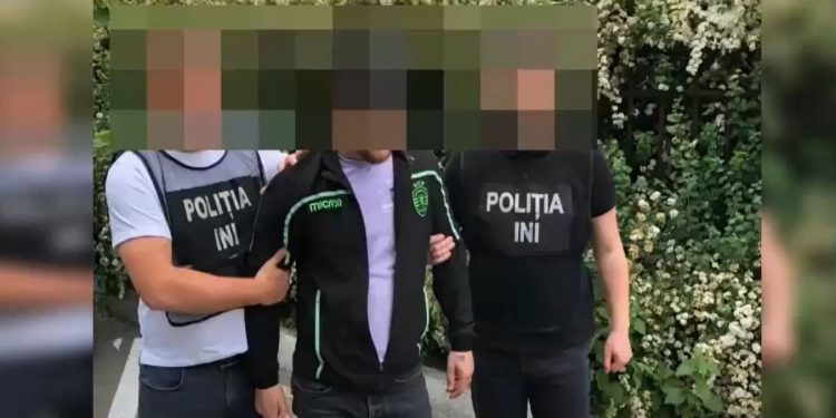 Aduceau droguri prin contrabandă și le vindeau în Republica Moldova. 5 membri ai două grupări, reținuți | VIDEO