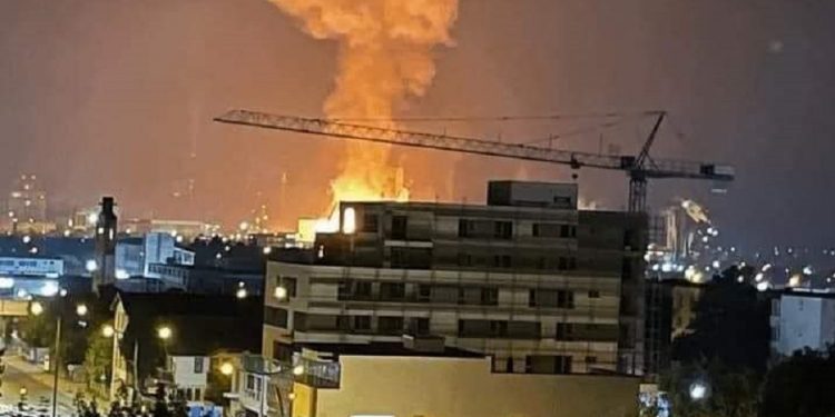 România: Explozie, urmată de un incendiu puternic la Combinatul chimic Azomureș | VIDEO