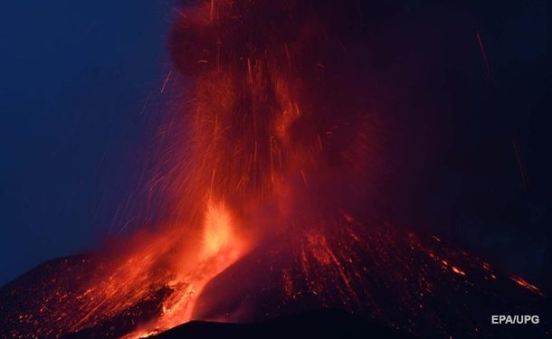 На Сицилии произошло новое извержение вулкана Этна | VIDEO