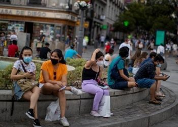 В Испании намерены вернуть комендантский час из-за всплеска COVID