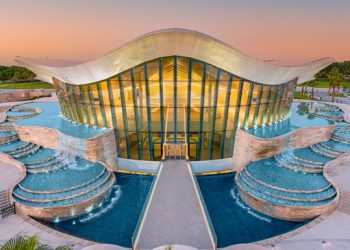Cea mai adâncă piscină din lume s-a deschis în Dubai. Conține un oraș scufundat, cu galerii și încăperi | VIDEO