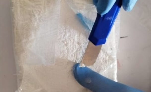 На Сардинии «упал с неба» чемодан с кокаином