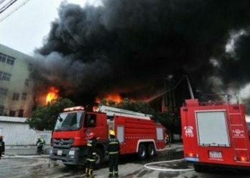 СМИ: В Китае при пожаре на складе погибли 14 человек