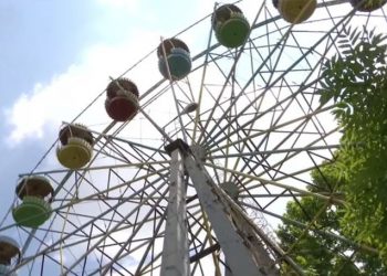 Alertă: O tânără a căzut din roata panoramică de la Valea Trandafirilor