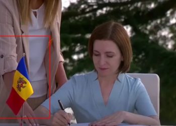 Gafă la nivel diplomatic a Maiei Sandu: Steagul Republicii Moldova, cu tălpile în sus la un eveniment oficial | VIDEO