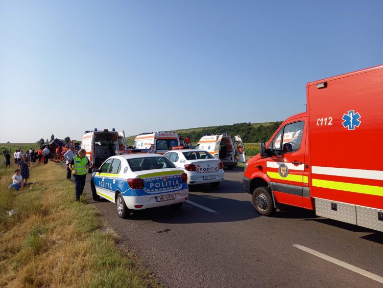 România: 7 morți, între care 2 copii, într-un accident grav. A fost activat planul roșu de intervenție | FOTO