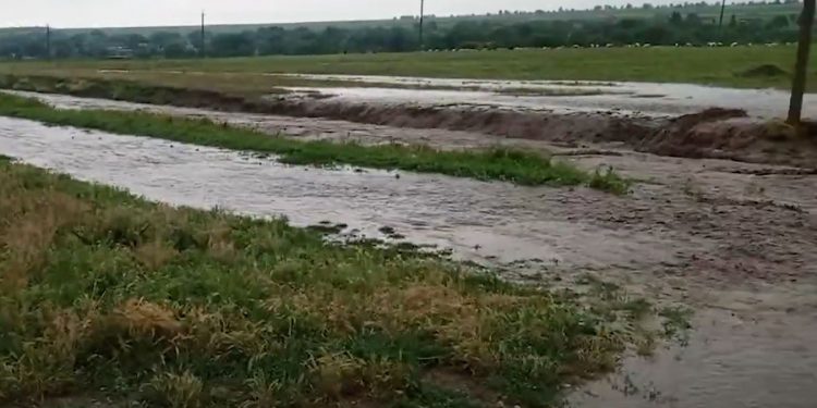Podul de la intrarea în satul Ucrainca din Căușeni, inundat | VIDEO