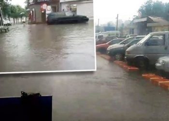 Ploaie torențială în stânga Nistrului: Străzile, transformate în râuri | VIDEO