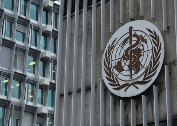 Глава ВОЗ заявил об «очень опасной» стадии пандемии COVID-19