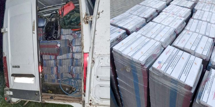 Contrabandă cu țigări, în sudul țării. Un microbuz burdușit cu țigări reținut la Cahul