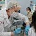 Ученые ответили на данные о заразности бразильского штамма среди привитых