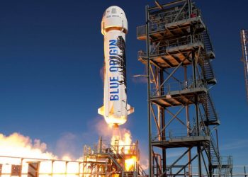 Jeff Bezos, al doilea miliardar care zboară în spațiu. Racheta New Shepard a decolat | VIDEO