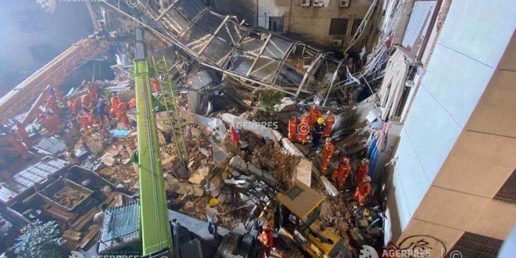 Un hotel s-a prăbuşit în oraşul chinez Suzhou; cel puţin un mort şi zece dispăruţi
