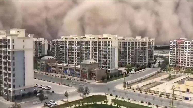 O furtună de nisip a acoperit un oraș din China în doar câteva minute | FOTO