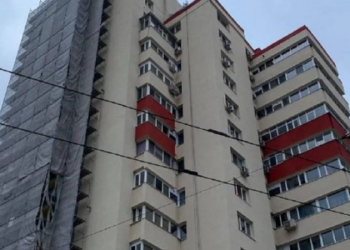 „Mamă, iartă-mă”: mesaje de adio și declarațiile martorilor despre tragedia de la Bălți, unde două fete s-au aruncat în gol de la etajul 13 | VIDEO