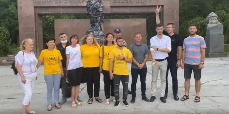 AUR осквернили памятник Ленину | VIDEO