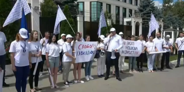 Сторонники Кавкалюка митингуют у МИДЕИ | VIDEO
