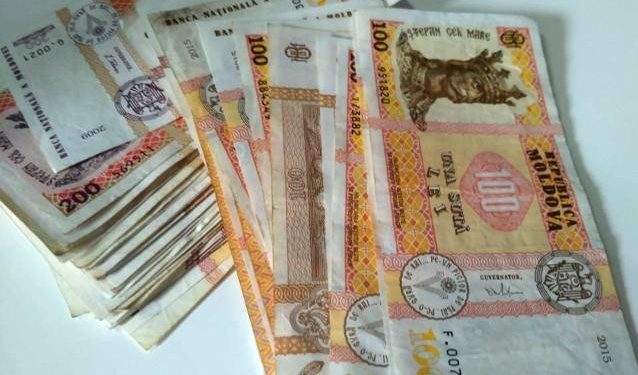 Doi minori ar fi furat peste 100 000 de lei din sediul unei companii. Poliția a recuperat banii