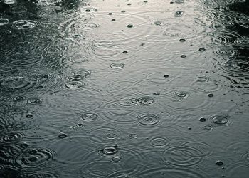 O explozie la o uzină chimică din Ucraina, aproape de țara noastră trezește îngrijorări. Ce spun meteorologii despre riscul ploilor acide | VIDEO