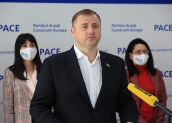 Mai multe panouri ale partidului PACE au fost distruse. Reprezentanții formațiunii dau vina pe cei de la PAS și Blocul lui Renato Usatîi | VIDEO