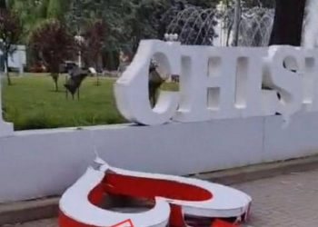 Inscripția „Te iubesc, Chișinău” din centrul capitalei, distrusă de vandali. Chișinăuienii cer ca făptașii să fie pedepsiți | VIDEO
