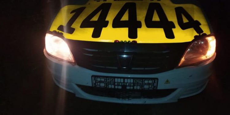 Un taximetrist a trecut cu mașina peste un pieton ce stătea la pământ, la Hâncești | FOTO