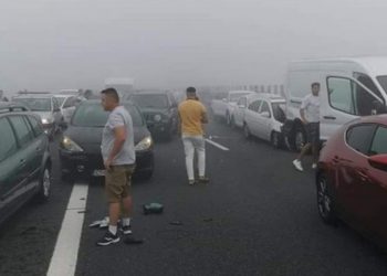 55 автомобилей столкнулись на автостраде Соарелуй в Румынии. В результате четырех ДТП пострадали 57 человек | VIDEO