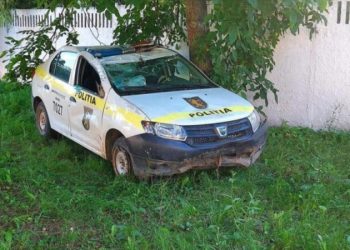 A furat mașina de poliție chiar din curtea inspectoratului și a provocat cu ea un accident: Ce riscă un bărbat de la Hîncești