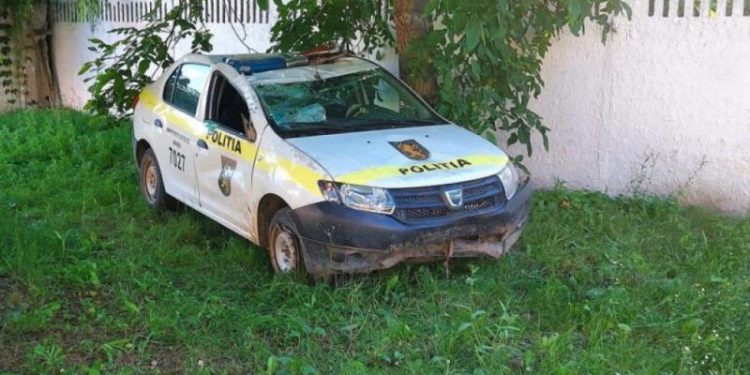 A furat mașina de poliție chiar din curtea inspectoratului și a provocat cu ea un accident: Ce riscă un bărbat de la Hîncești