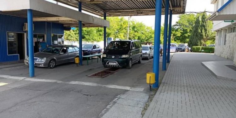 O eroare tehnică a blocat zeci de mașini în mai multe puncte de trecere a frontierei de stat. Ce spune Poliția de Frontieră? | FOTO